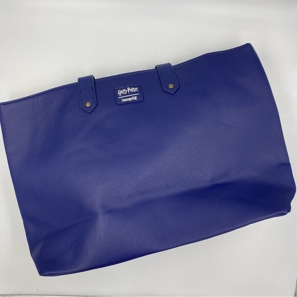 Loungefly Retired Harry Potter Hogwarts Tote Bag Purse - Picture 2 of 7